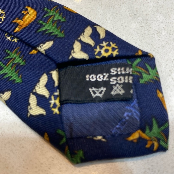 Salvatore Ferragamo 100% silk tie bear sea lion animal printed ⭐️⭐️⭐️⭐️ - Picture 10 of 15